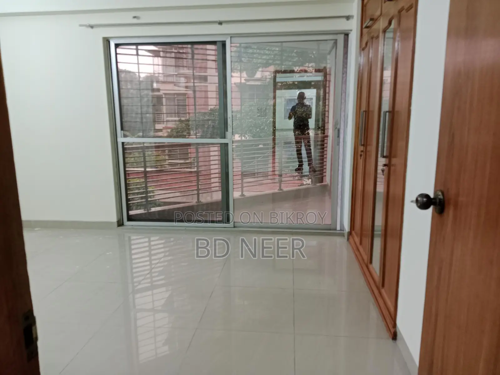 Nice looking unfurnish 4 Bed room apt rent in banani