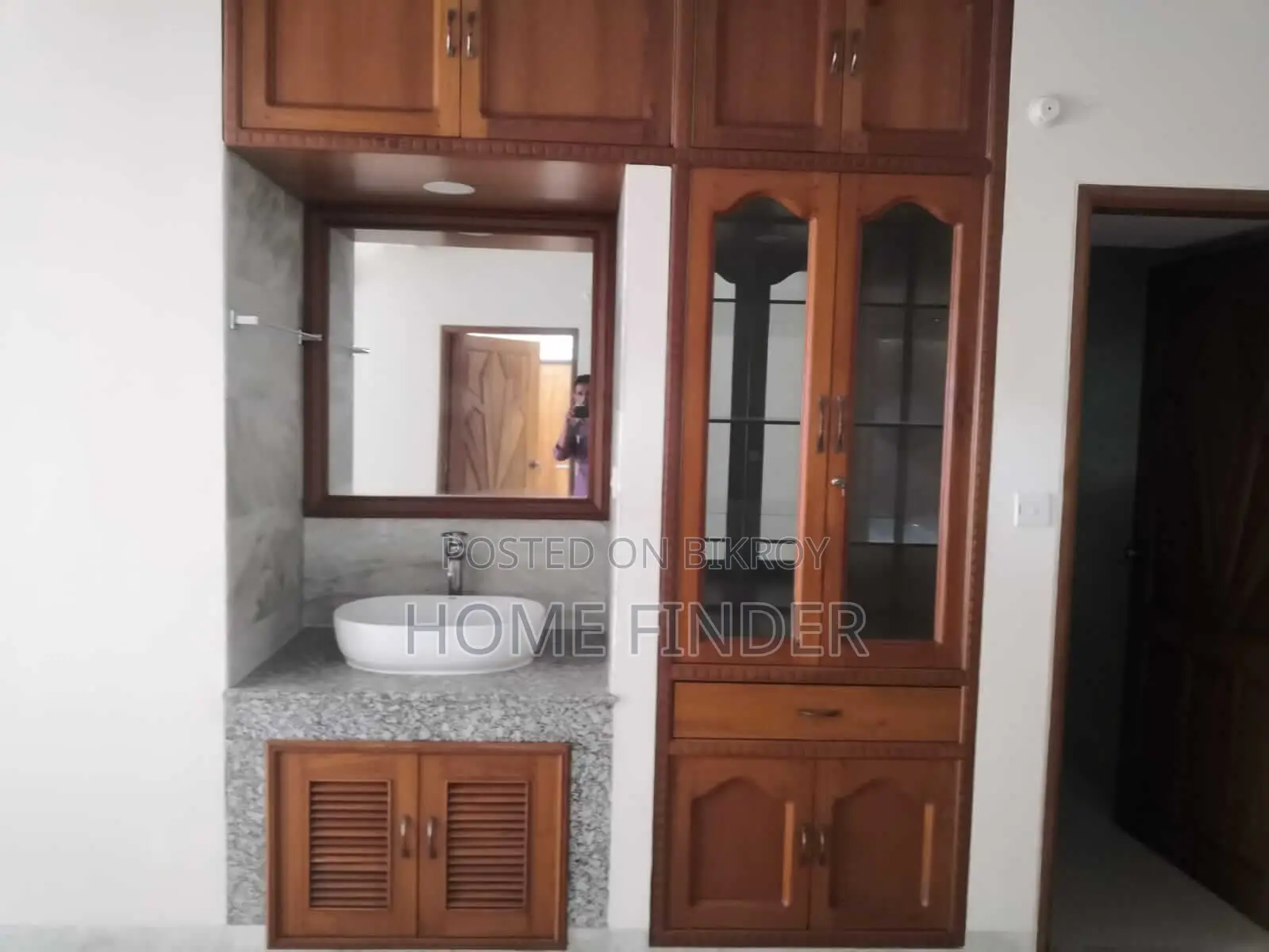 3Bed-2800 SqFt Apt: (TO-LET) In GULSHAN 2