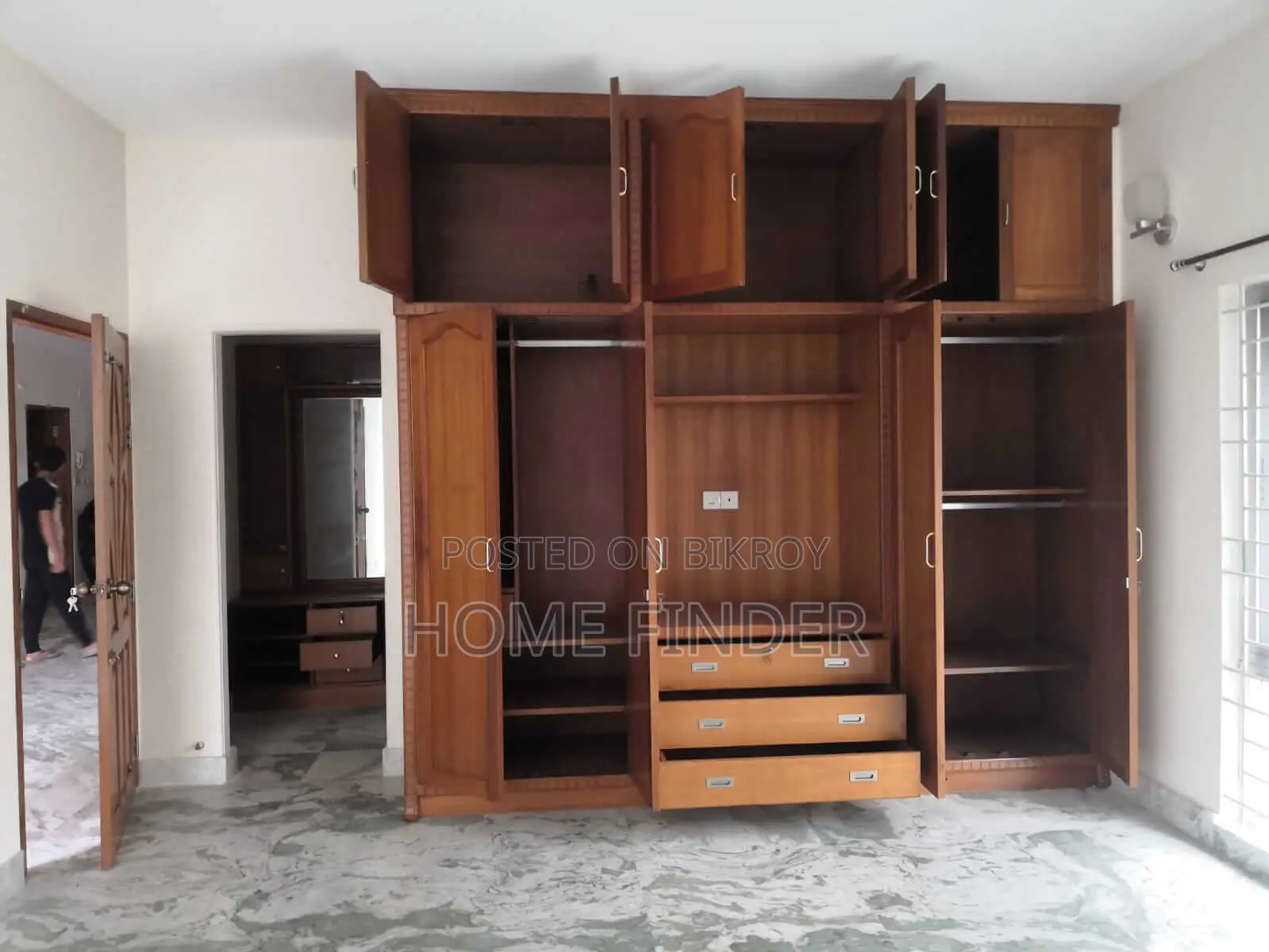 3Bed-2800 SqFt Apt: (TO-LET) In GULSHAN 2