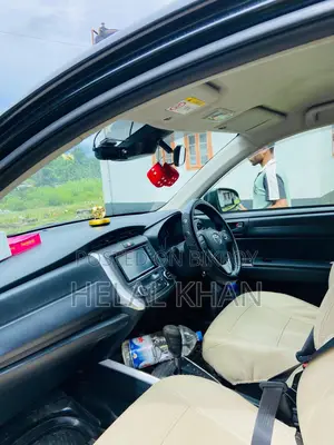 Toyota Fielder Hybrid 2018