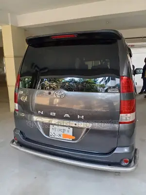 Toyota Noah x 2003