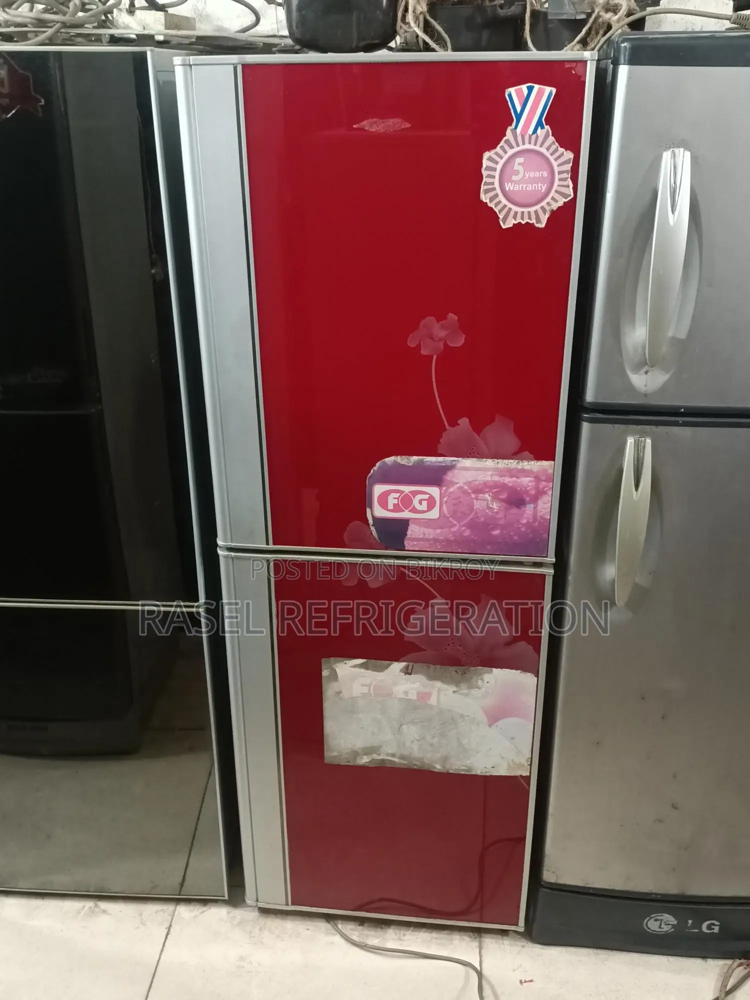 লাল রঙের 14 CFT রানিং LG ফিরিজ বিক্রি করা হবে। 1 মাস কমপেসার ওয়ারেন্টি