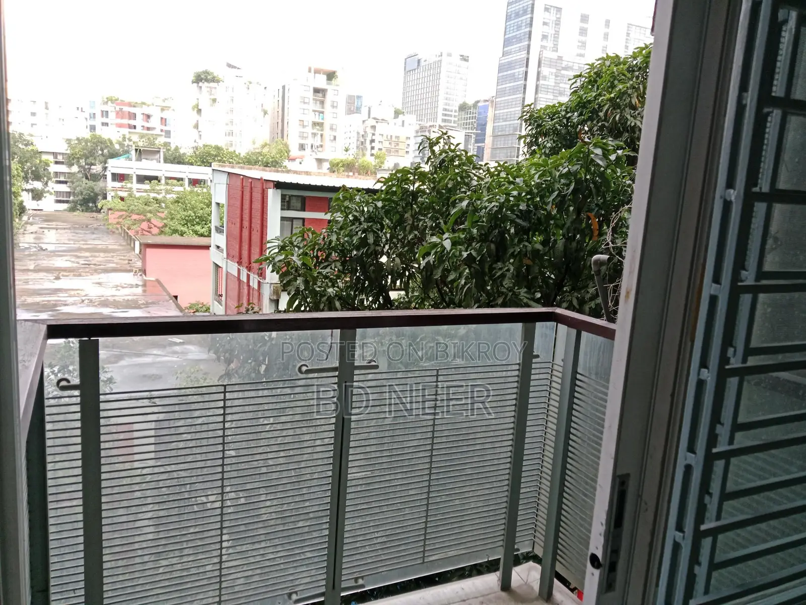 nice looking 2800 sft 4 Bed room apt available in banani North