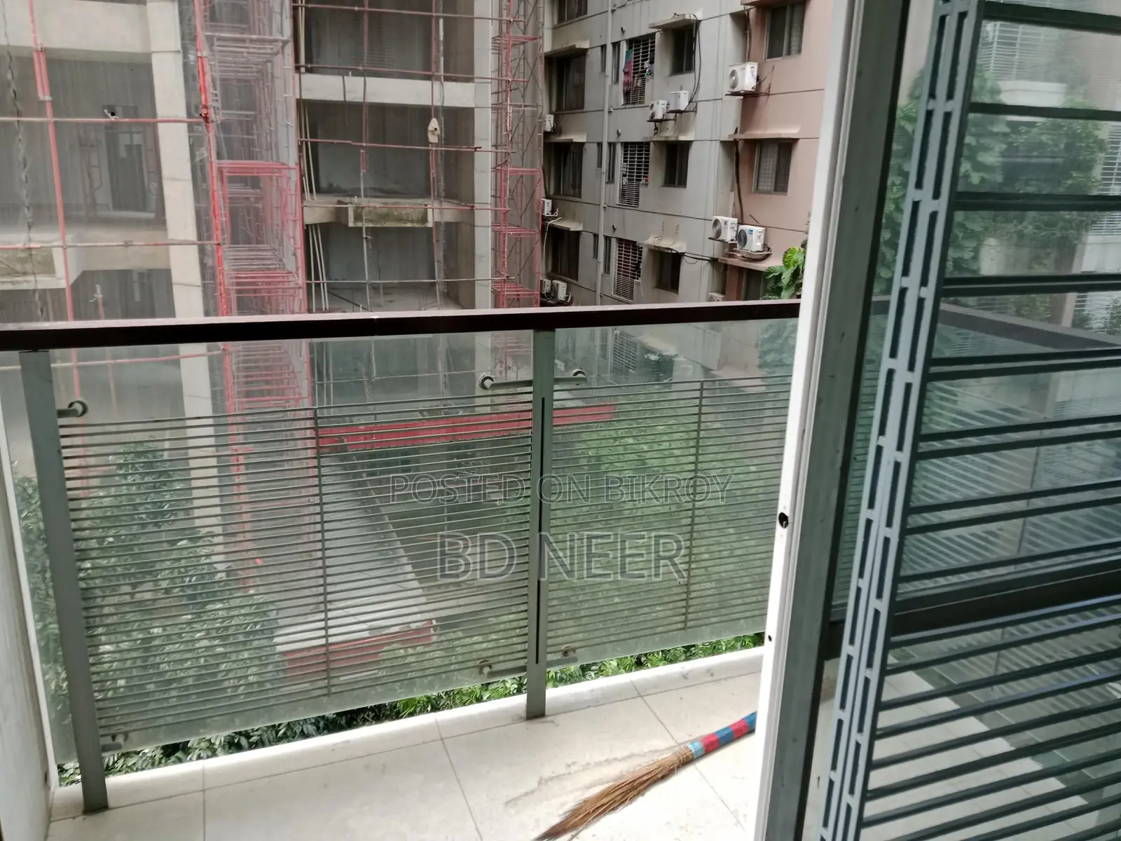 nice looking 2800 sft 4 Bed room apt available in banani North
