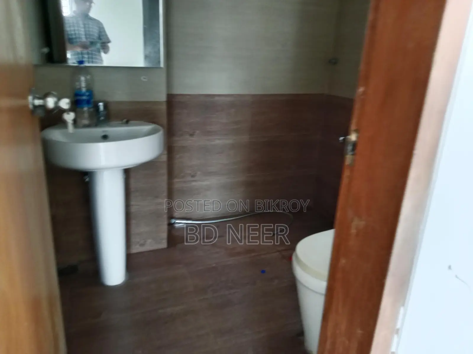nice looking 2800 sft 4 Bed room apt available in banani North
