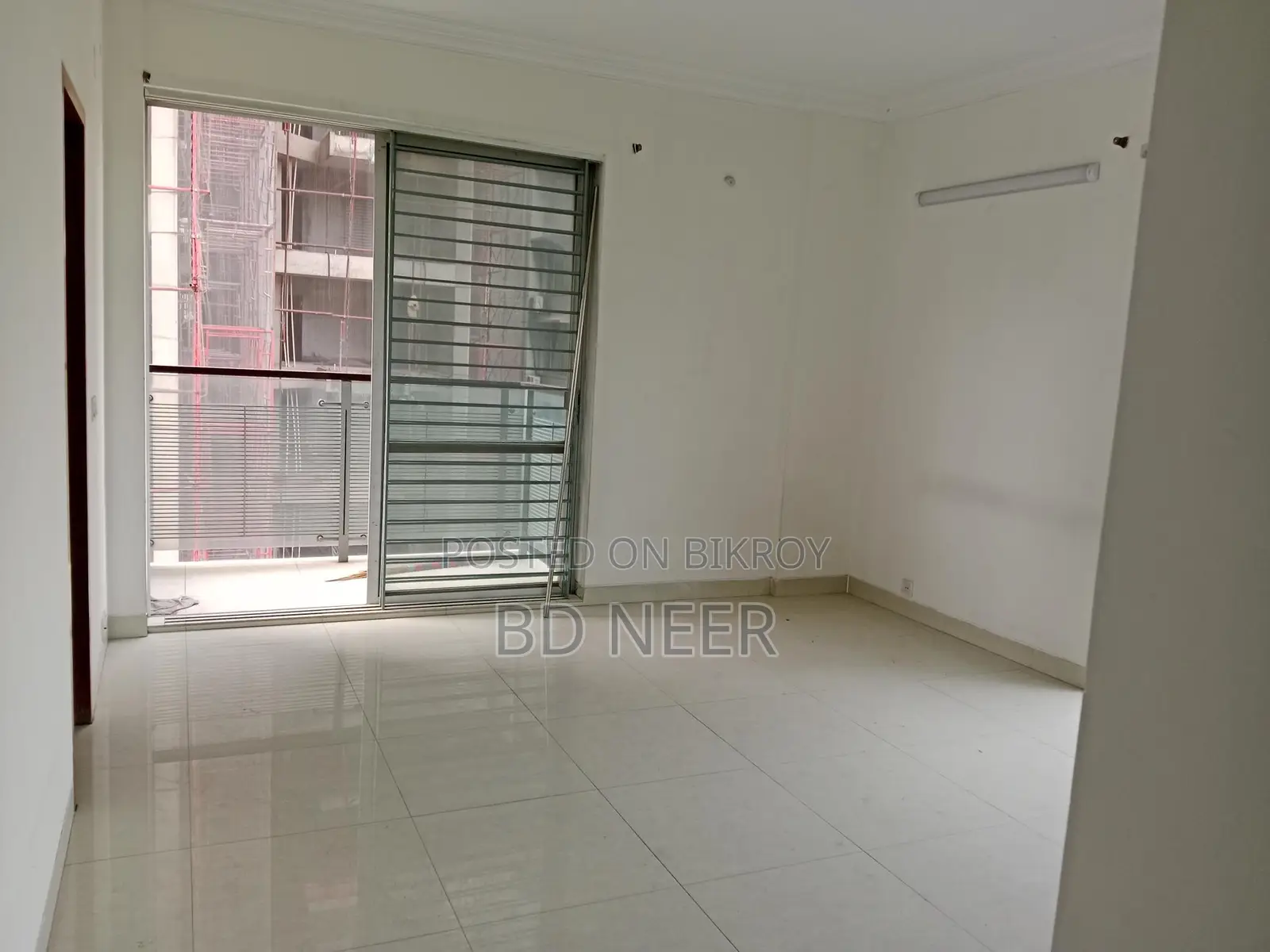 nice looking 2800 sft 4 Bed room apt available in banani North
