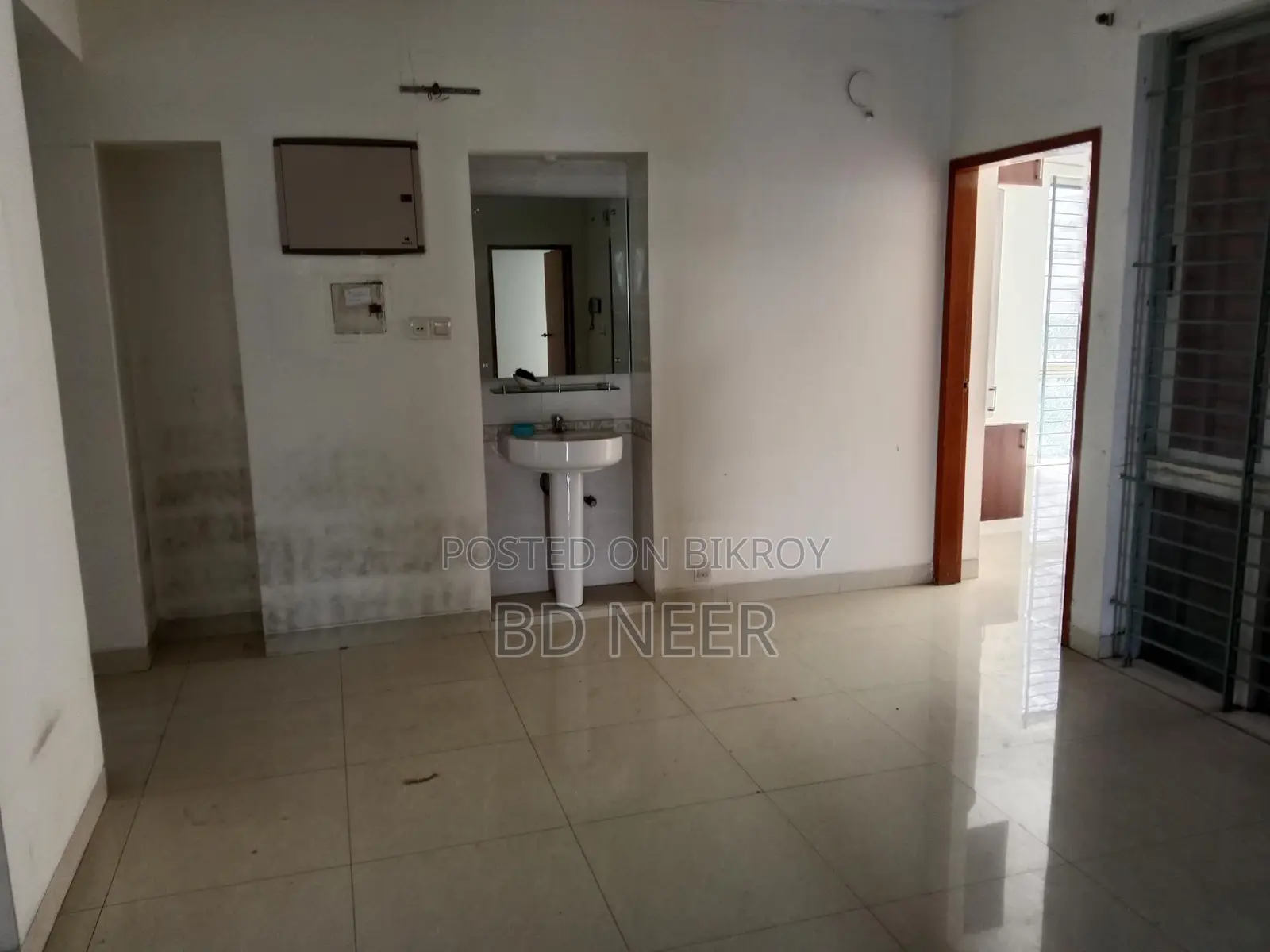 nice looking 2800 sft 4 Bed room apt available in banani North