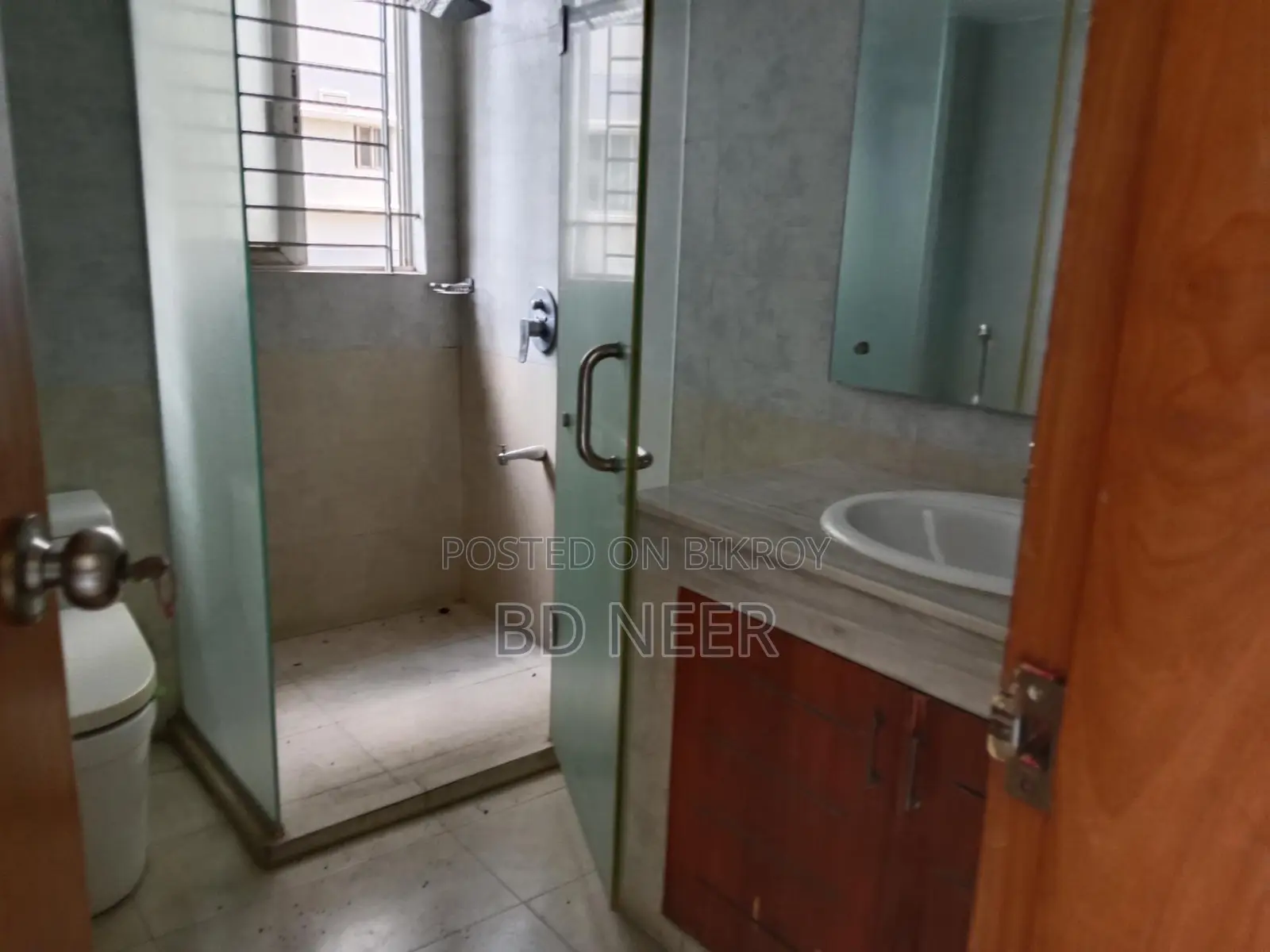 nice looking 2800 sft 4 Bed room apt available in banani North