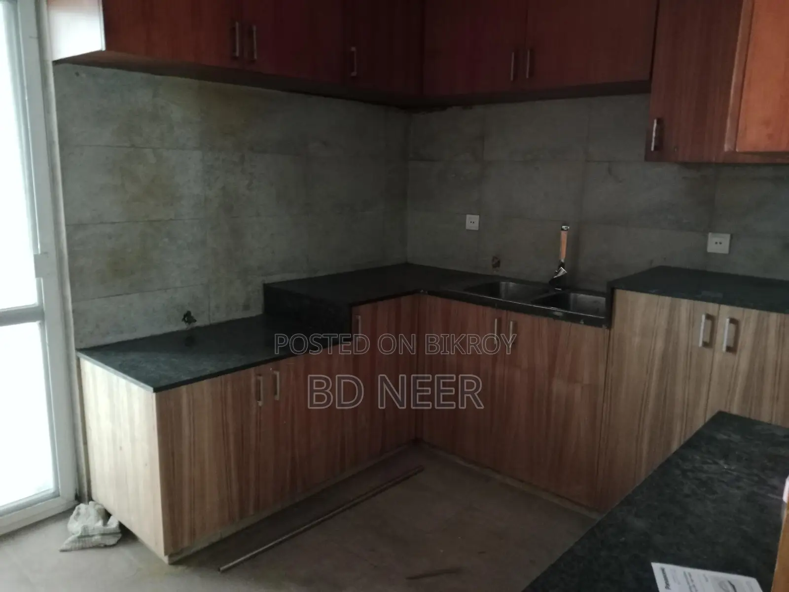 nice looking 2800 sft 4 Bed room apt available in banani North