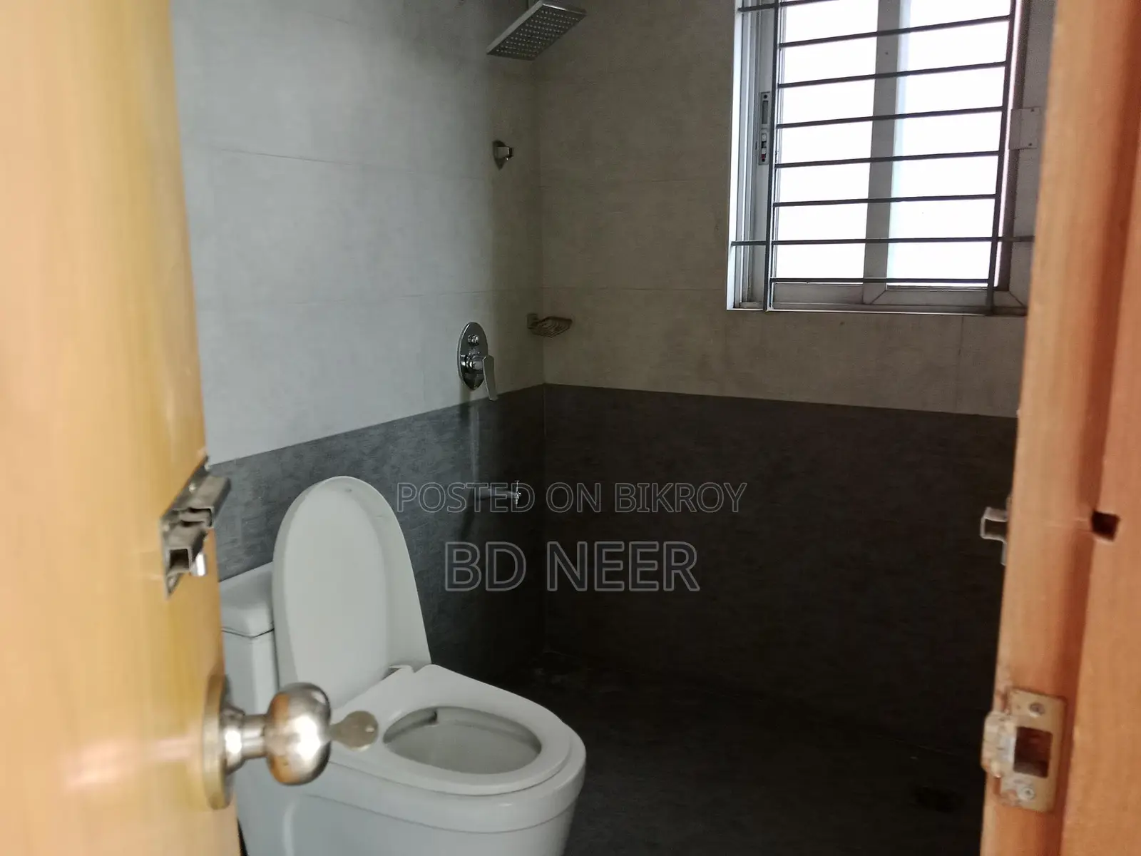 nice looking 2800 sft 4 Bed room apt available in banani North