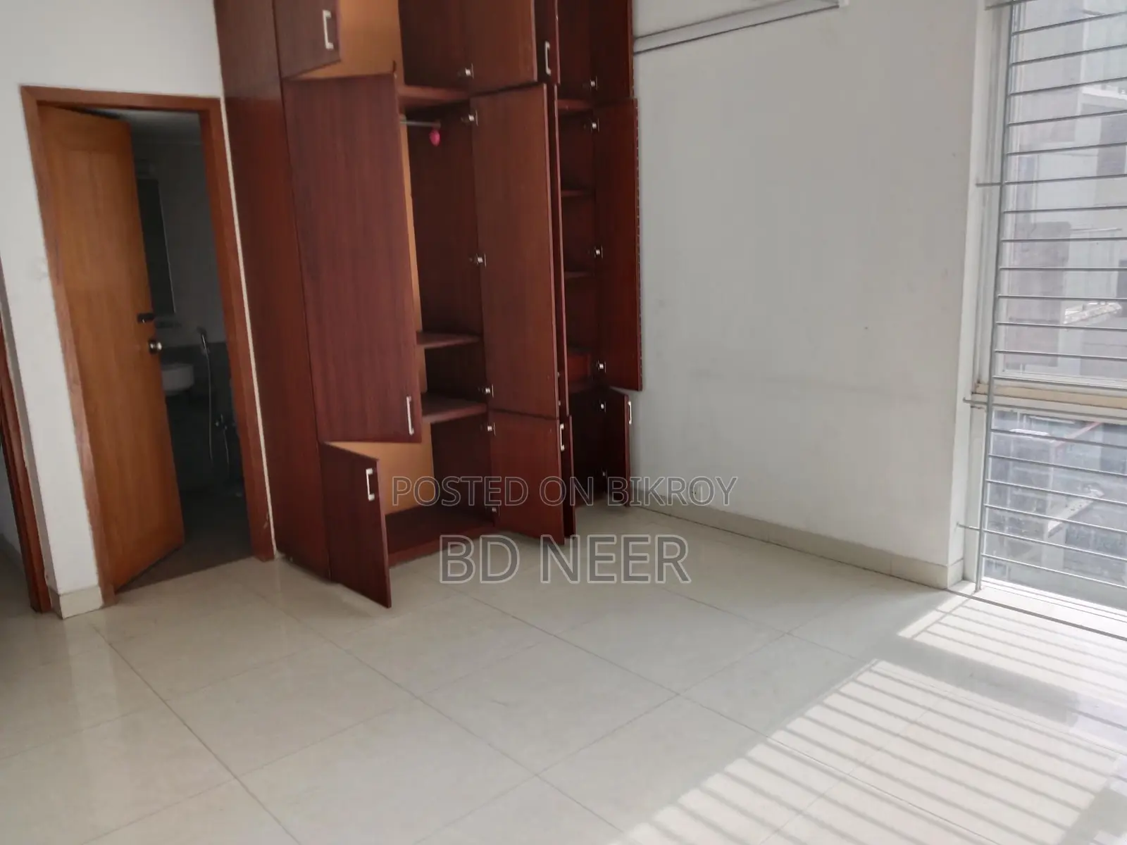 nice looking 2800 sft 4 Bed room apt available in banani North