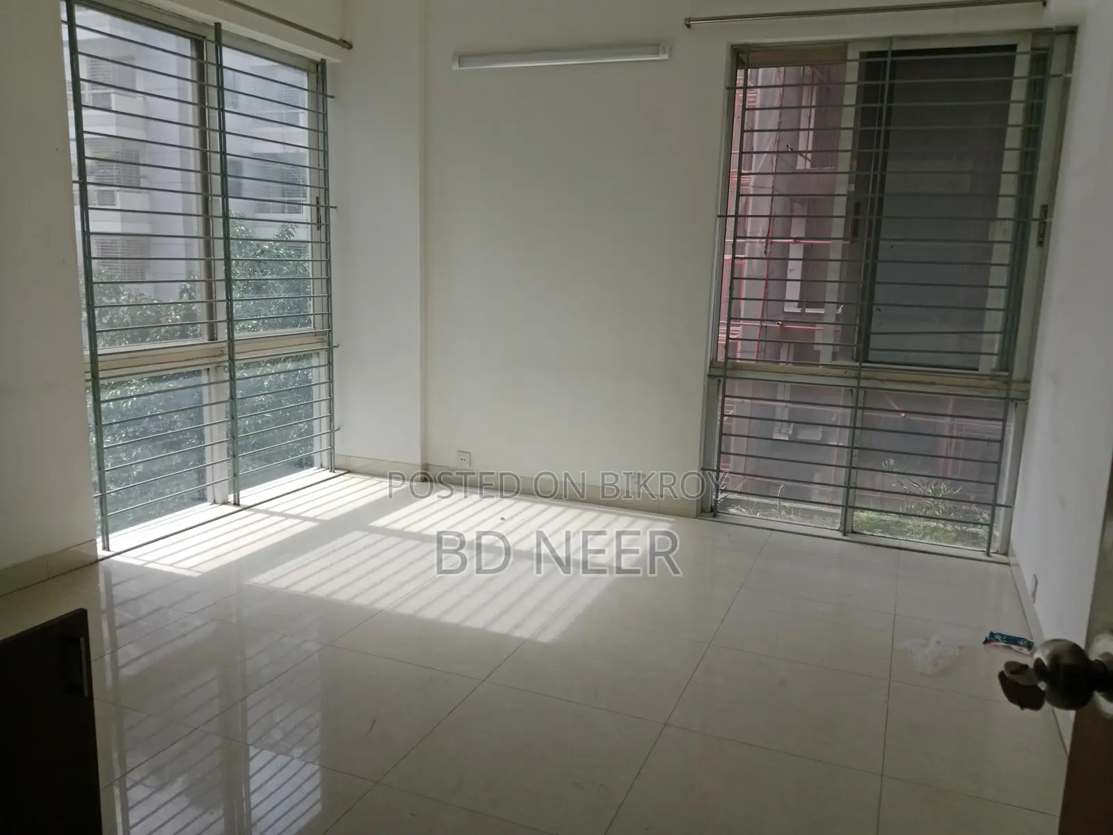 nice looking 2800 sft 4 Bed room apt available in banani North