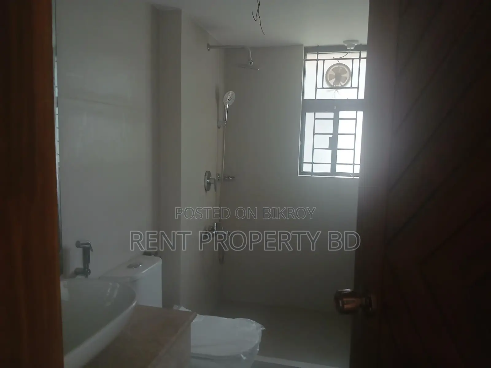 গুলশানে ৩৫২০ বর্গফুটের অফিস স্পেস ভাড়া