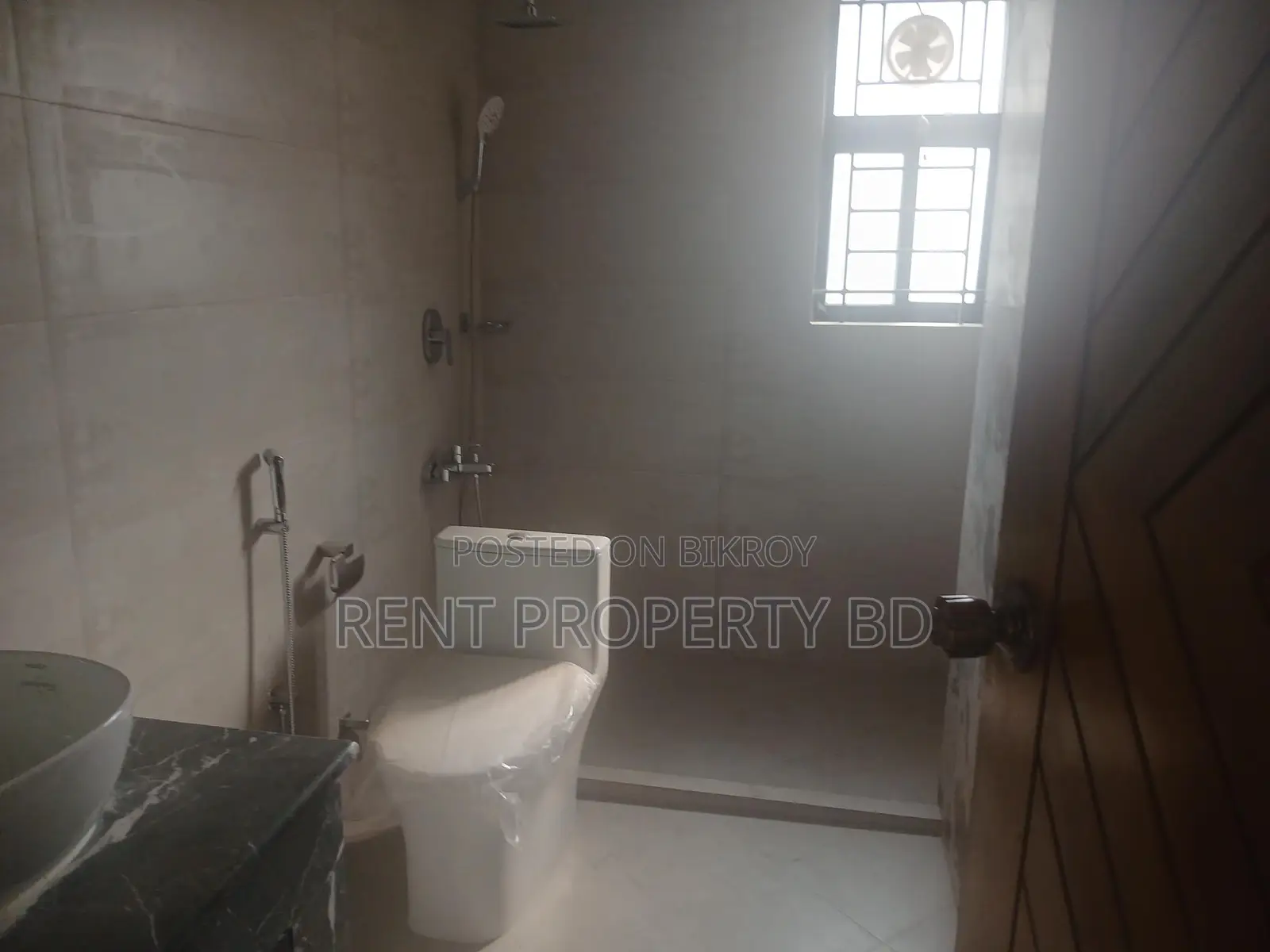 গুলশানে ৩৫২০ বর্গফুটের অফিস স্পেস ভাড়া