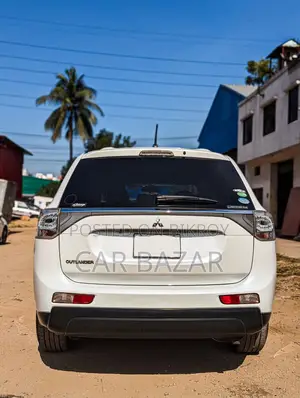 Mitsubishi Outlander SE (2WD) 2013 Pearl
