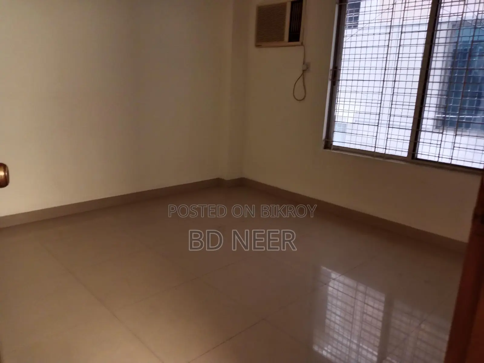 nice looking unfurnish 3 Bed room apt rent in banani North