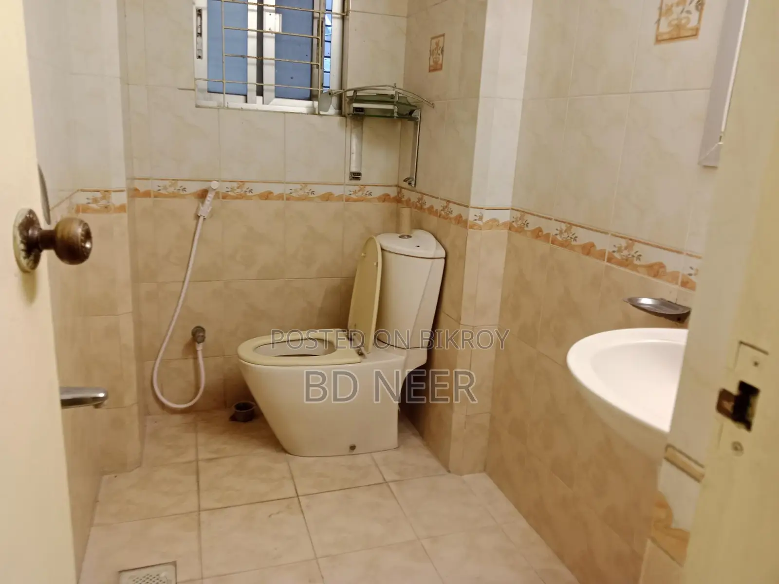 nice looking unfurnish 3 Bed room apt rent in banani North
