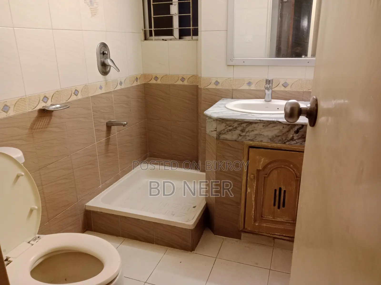 nice looking unfurnish 3 Bed room apt rent in banani North