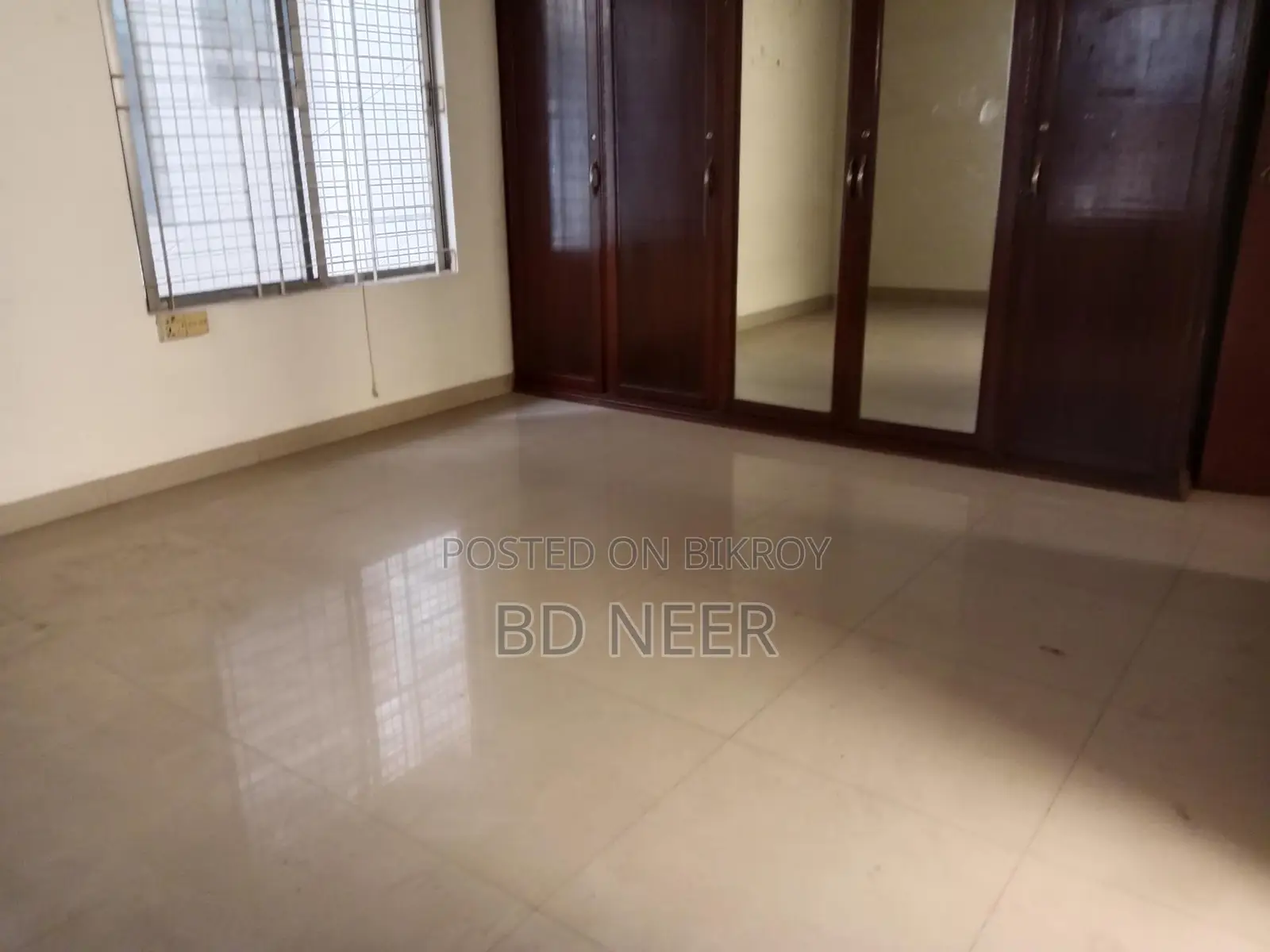 nice looking unfurnish 3 Bed room apt rent in banani North