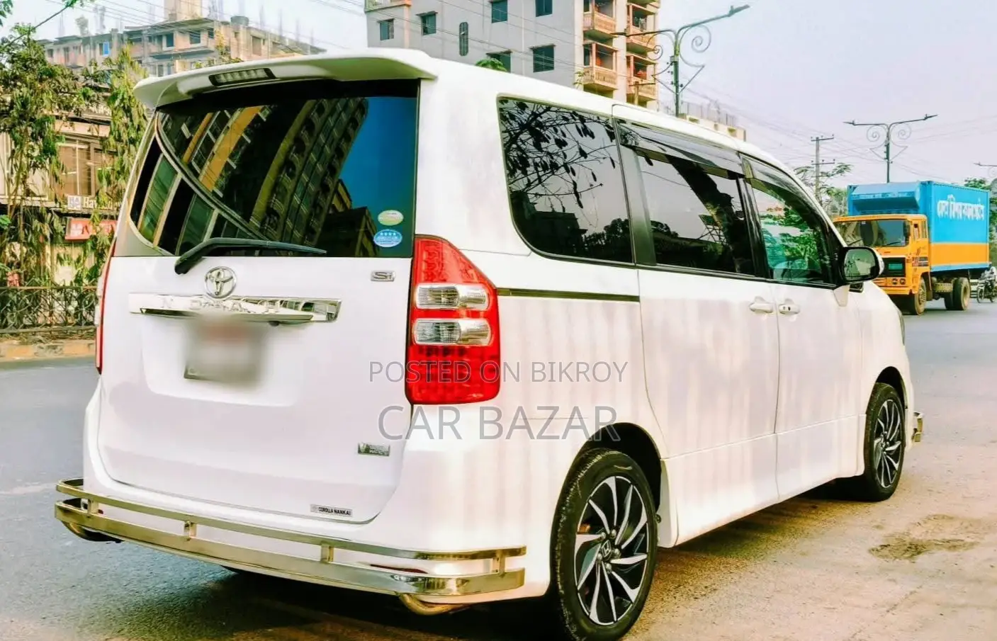 টয়োটা নোয়া সানরুফ মুনরুফ ২০১১