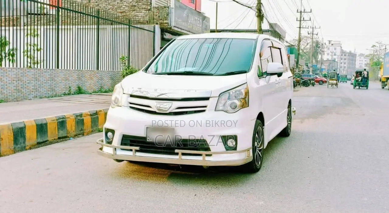 টয়োটা নোয়া সানরুফ মুনরুফ ২০১১