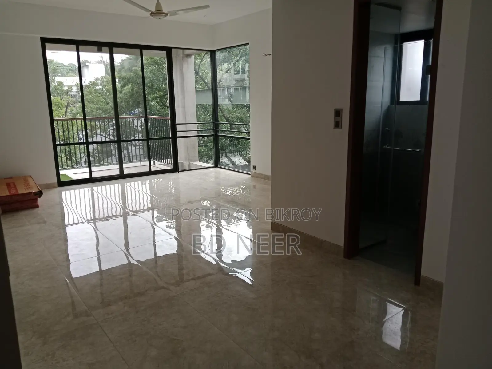 brand new 3 Bed room apt available in banani