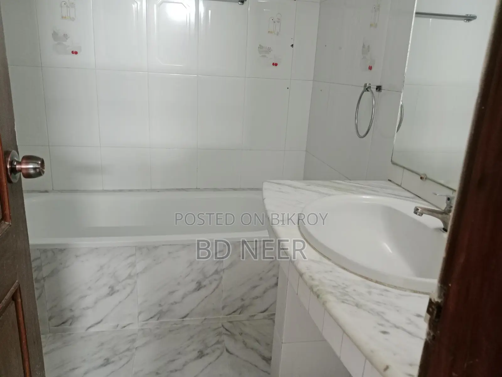 3050 sft 4 bed room apt available in Gulshan 2