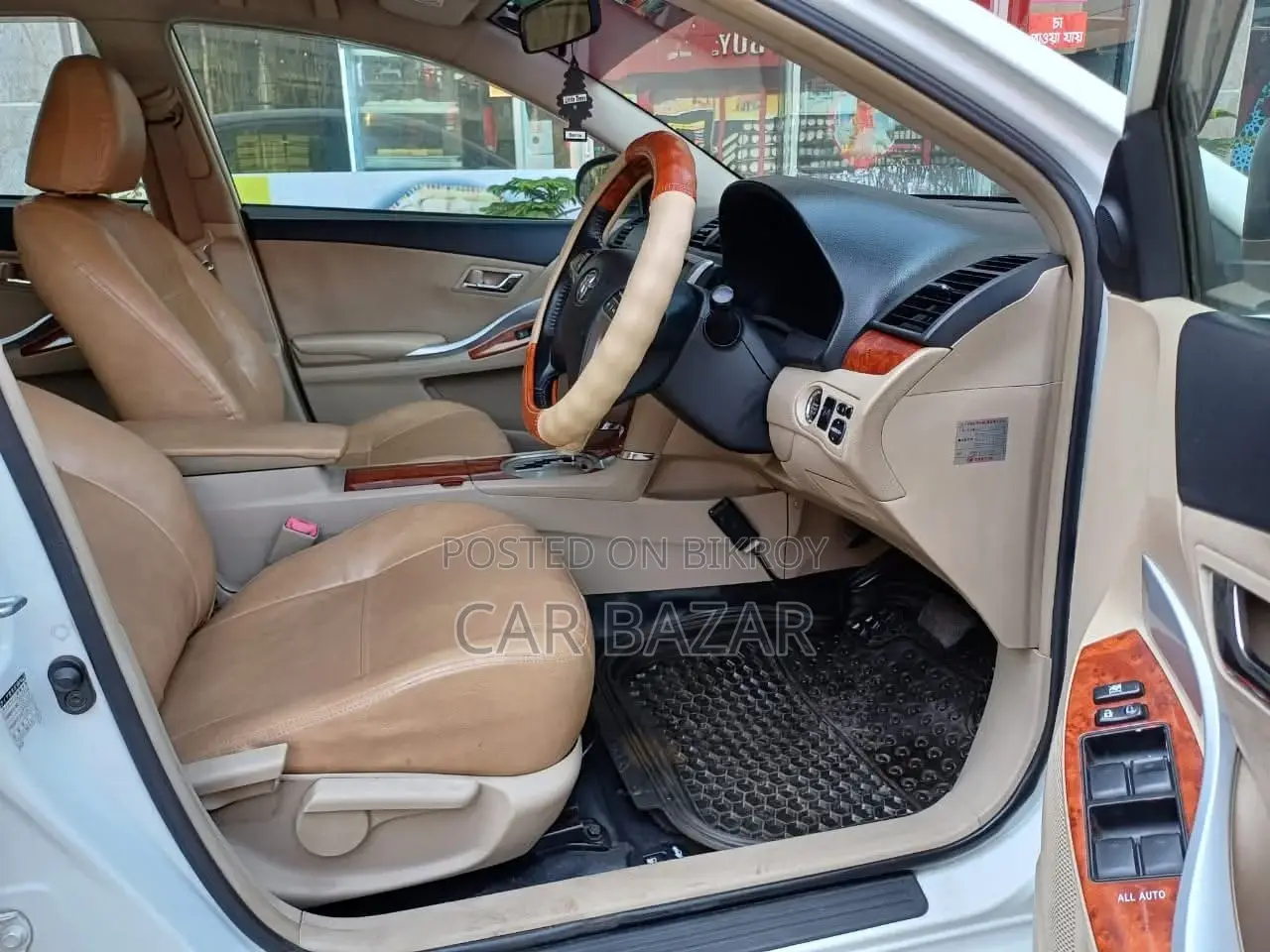টয়োটা অ্যালিয়ন ২০১৫ সাদা
