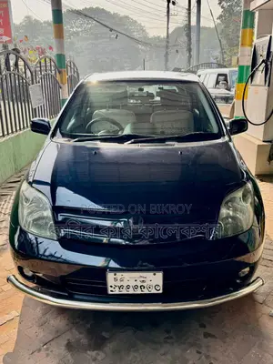 টয়োটা ইস্ত কালো ২০০৪