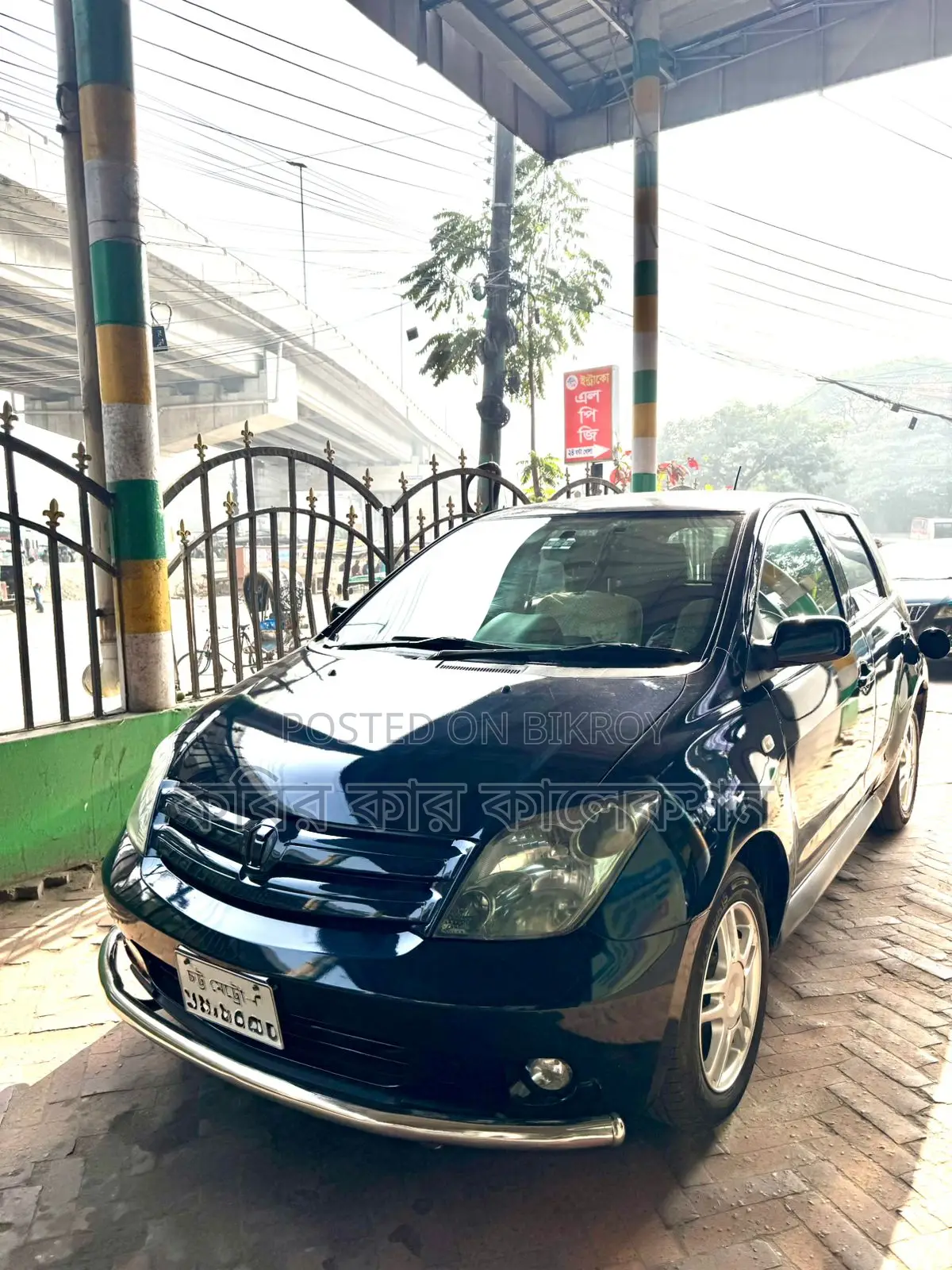 টয়োটা ইস্ত কালো ২০০৪