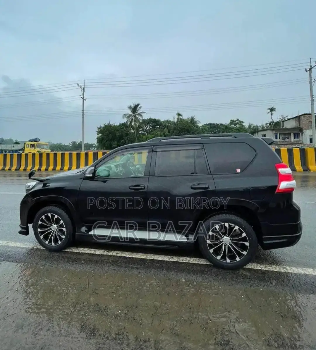টয়োটা ল্যান্ড ক্রুজার প্রাডো ৭ সিট সানরুফ ২০১২
