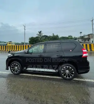 টয়োটা ল্যান্ড ক্রুজার প্রাডো ৭ সিট সানরুফ ২০১২