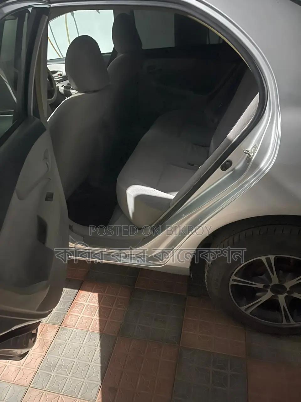 Toyota Axio silver 2010