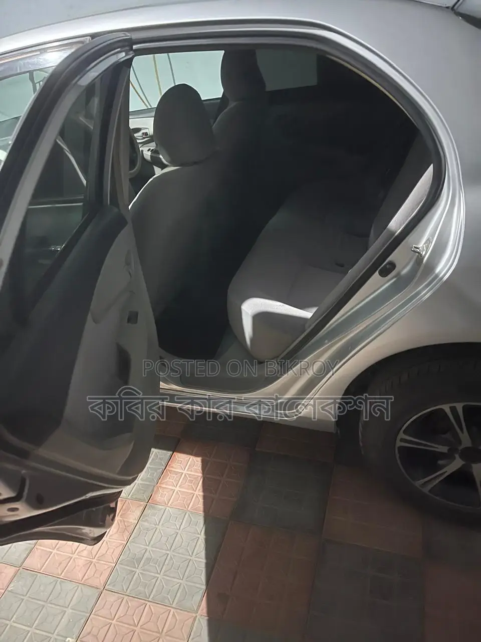 Toyota Axio silver 2010