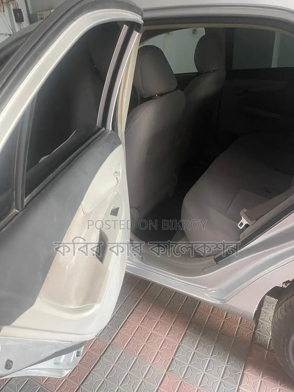 Toyota Axio silver 2010