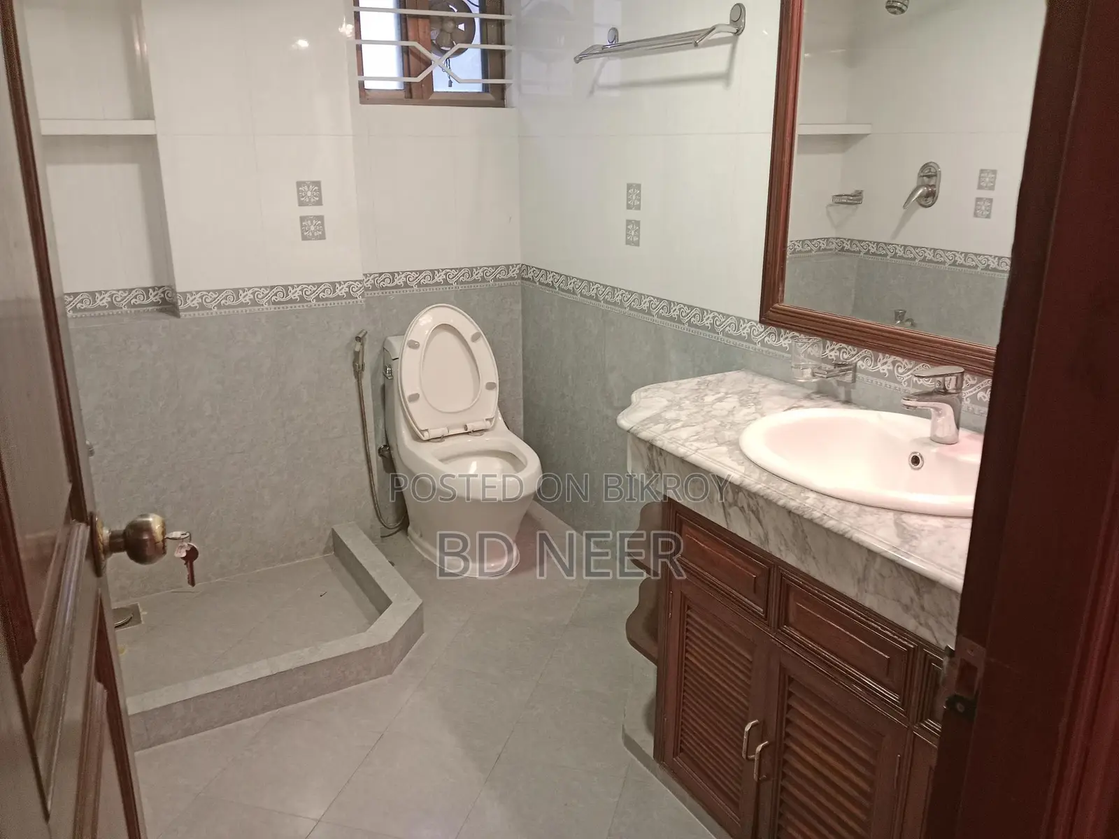 Very nine looking 4 bedroom apt rent in Gulshan 2