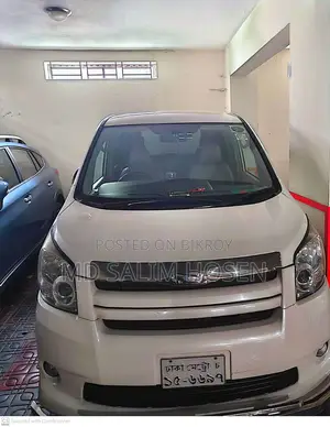 Toyota Noah 2009
