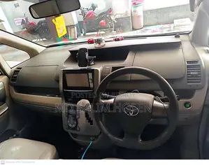 Toyota Noah 2009