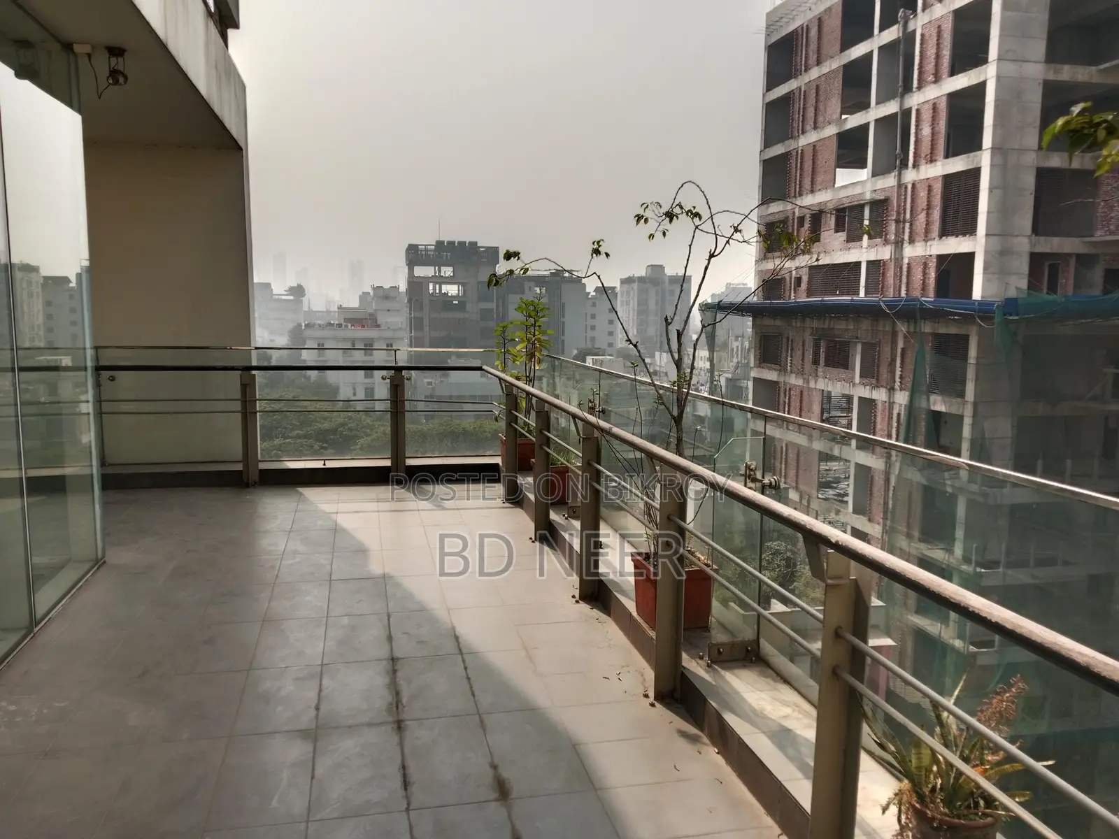 বনানী ১১-এ বাণিজ্যিক খোলা জায়গা সহ সুসজ্জিত অফিস ভাড়া