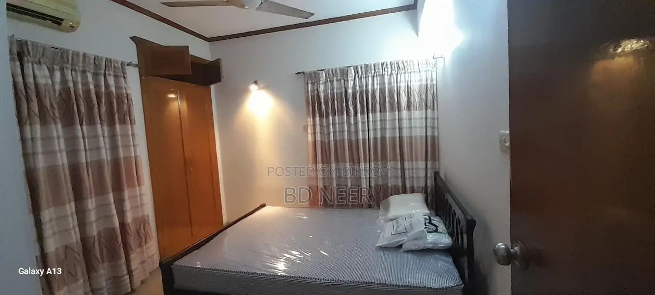 beautiful fully furnish 3 Bed room apt available in Gulshan