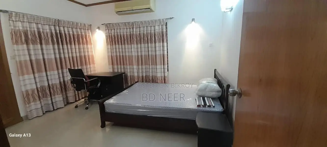 beautiful fully furnish 3 Bed room apt available in Gulshan
