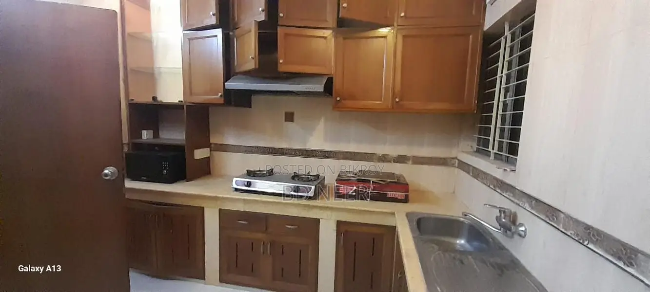 beautiful fully furnish 3 Bed room apt available in Gulshan