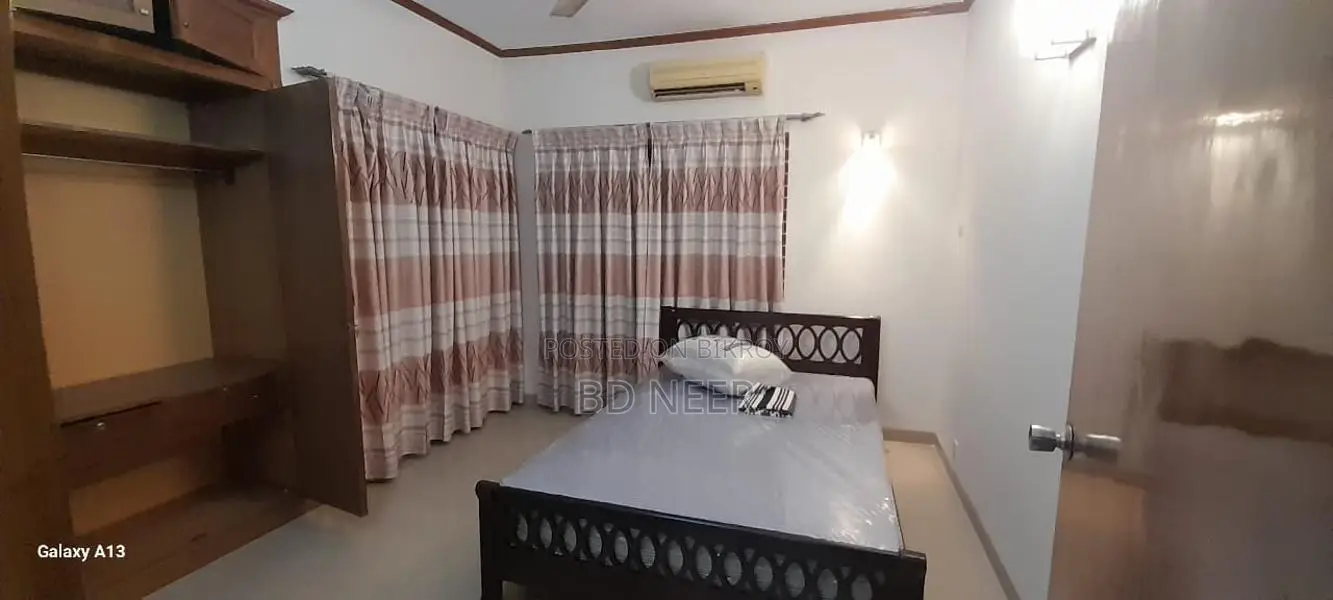 beautiful fully furnish 3 Bed room apt available in Gulshan