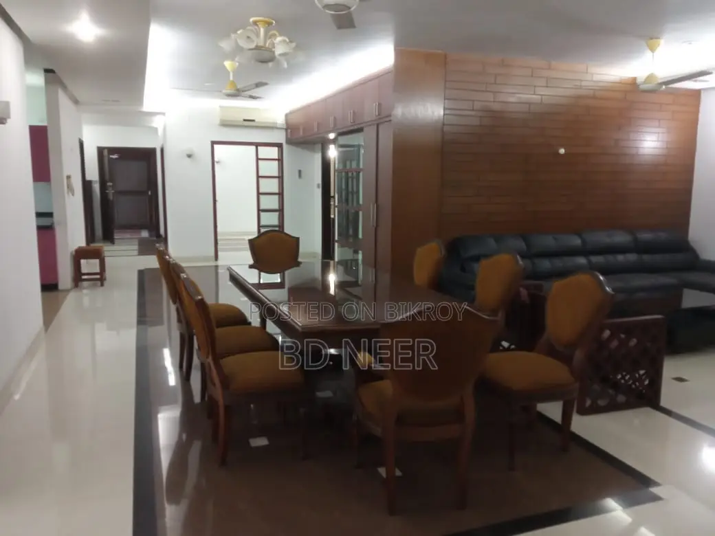 গুলশান ২-এ এক্সক্লুসিভ সম্পূর্ণ ফার্নিশড ৪ বেডরুমের অ্যাপার্টমেন্ট ভাড়া