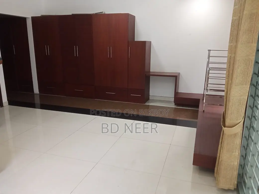 গুলশান ২-এ এক্সক্লুসিভ সম্পূর্ণ ফার্নিশড ৪ বেডরুমের অ্যাপার্টমেন্ট ভাড়া