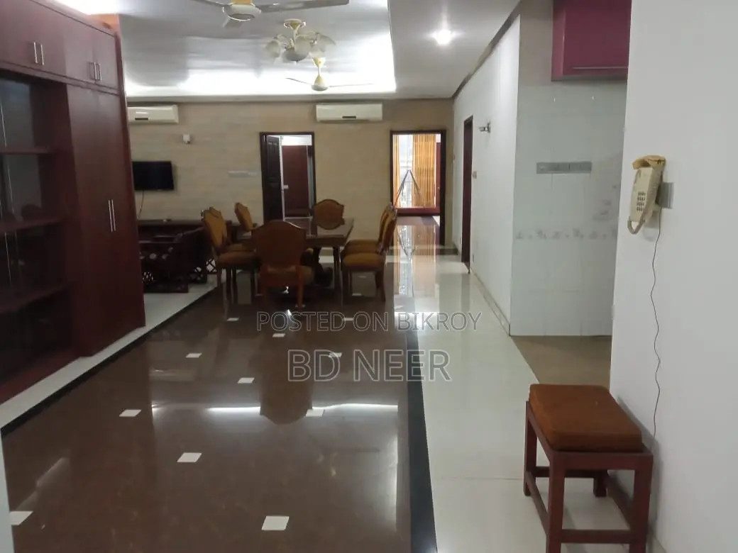 গুলশান ২-এ এক্সক্লুসিভ সম্পূর্ণ ফার্নিশড ৪ বেডরুমের অ্যাপার্টমেন্ট ভাড়া