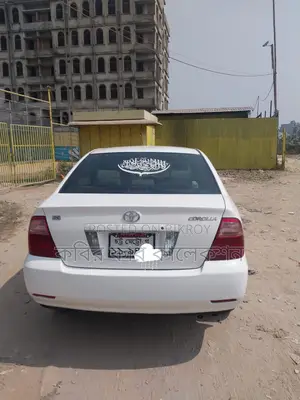 Toyota Corolla white 2004