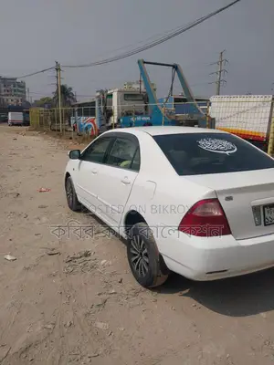 Toyota Corolla white 2004