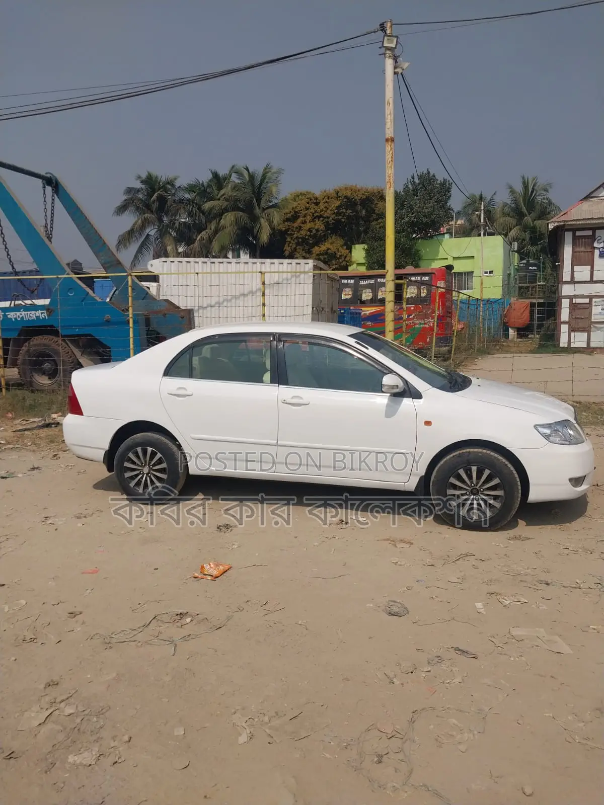 Toyota Corolla white 2004