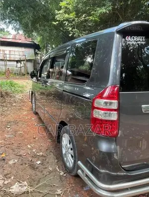 Toyota Noah Si Grade Push 2013
